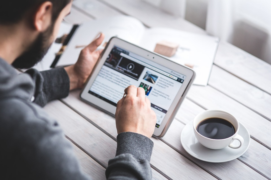 a person accessing online page